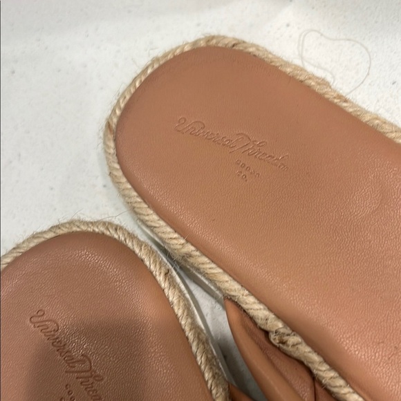 Universal Thread Tan Bow Sandals - Picture 5 of 6